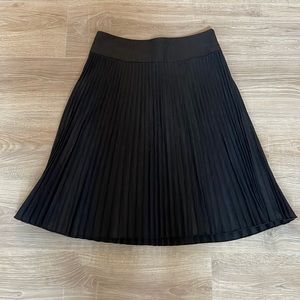 Banana Republic Gray pleated skirt